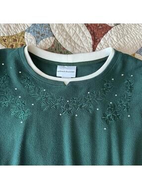 Vintage 90s green & white floral embroidered spring sweater w double collar